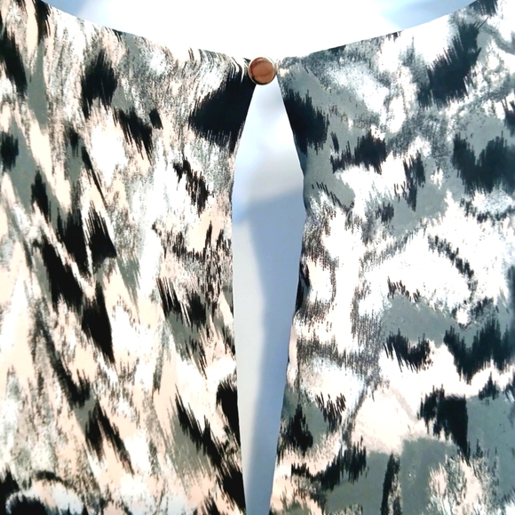 H&M Abstract Watercolor Print Shift Dress Size 4 - Picture 8 of 10